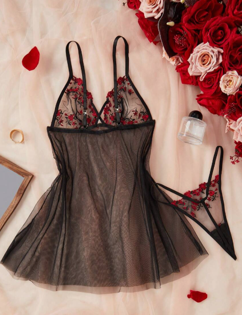 Conjunto Midnight Garden – Camisón y Bata Floral Transparente