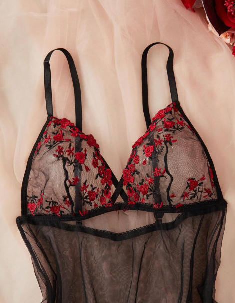 Conjunto Midnight Garden – Camisón y Bata Floral Transparente