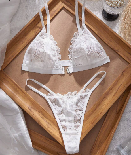 Conjunto Crystal Vow – Encaje Floral con Cierre Frontal